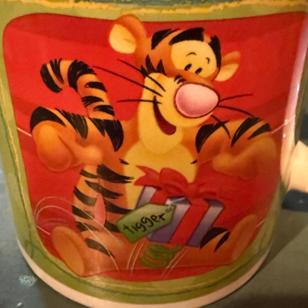 Disney Winnie the Pooh mug with Tigger and Piglet featured. (ST 1)